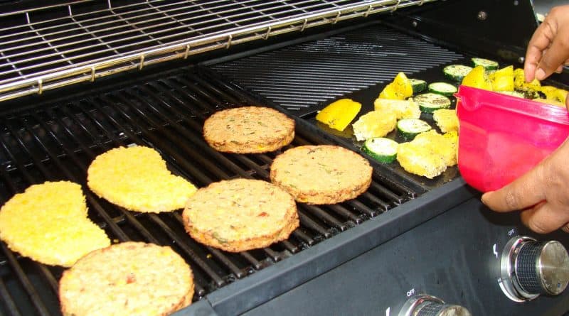 Veganistisch barbecueën onder een heerlijke zomerzon.